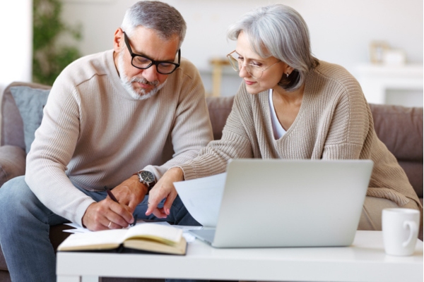 image of a couple assessing fuel expenses to know which option is better - will call vs automatic oil delivery