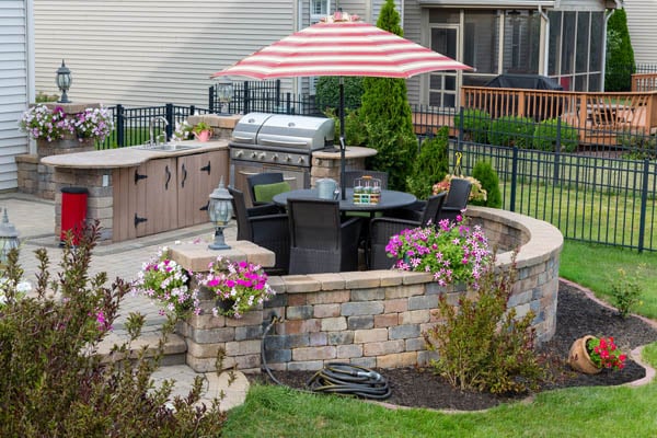 outdoor kitchen that uses propane